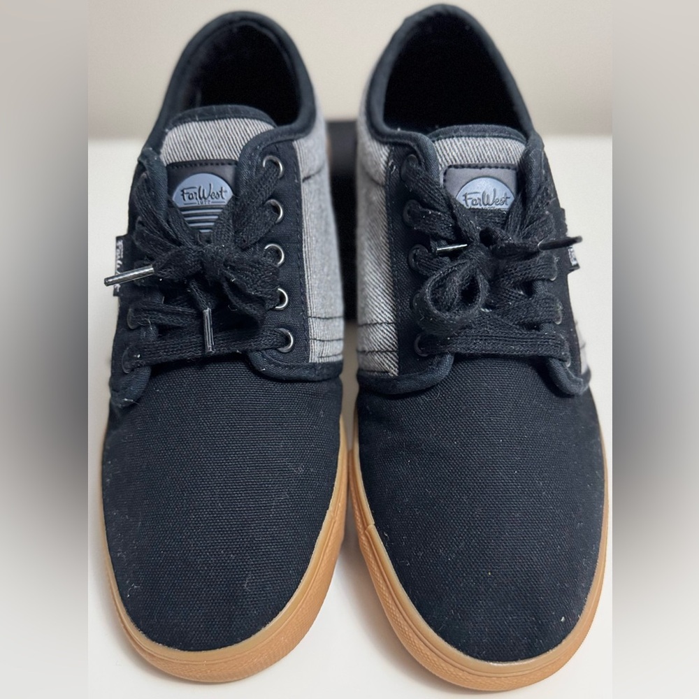 FarWest Men's Texada Sneaker Black and Gray Low-Top Sneakers with Canvas Upper